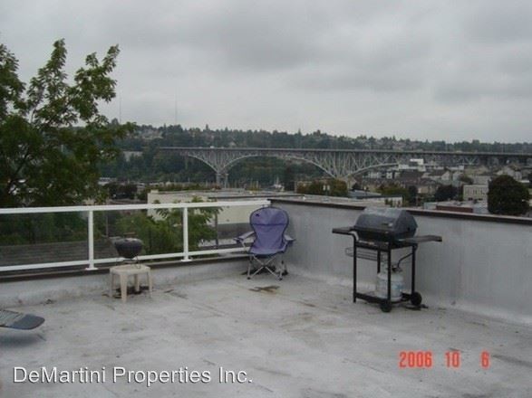 Building Photo - 3652 Interlake Ave N
