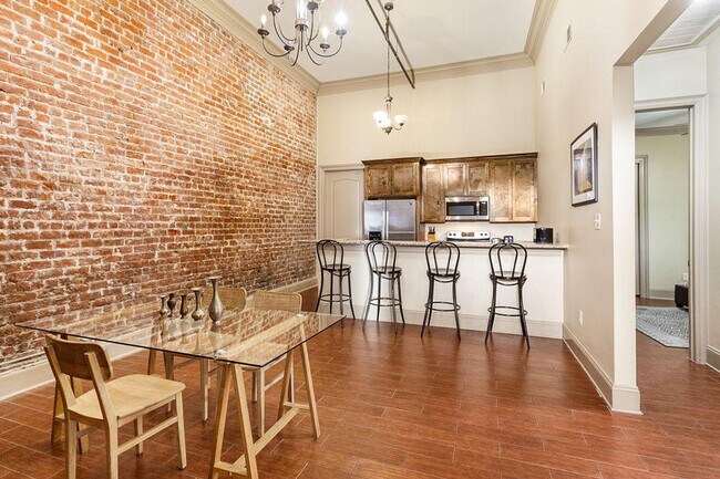 Building Photo - 30 Baronne St