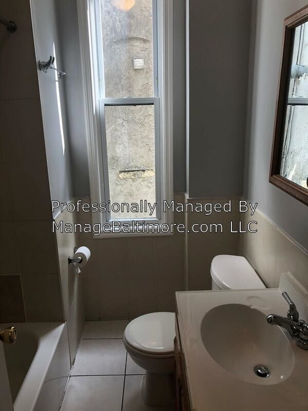 Building Photo - 1211 W North Ave