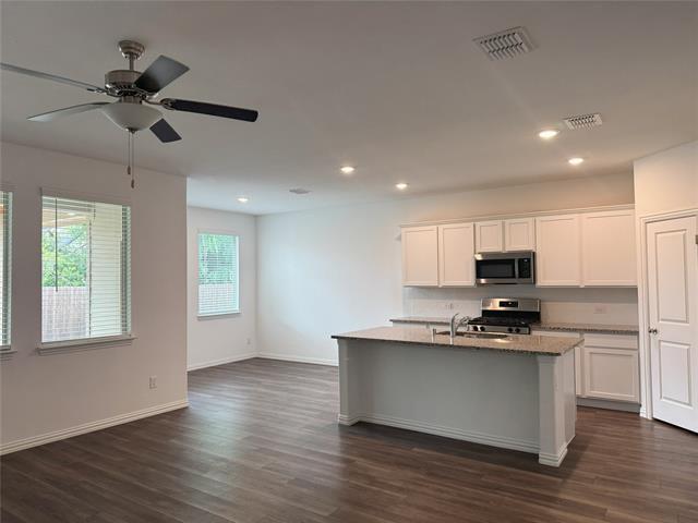 Building Photo - 512 Westpark Dr