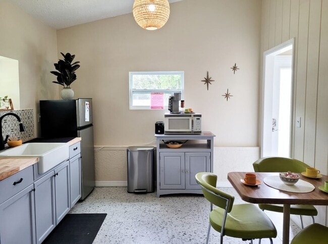 Building Photo - 5114 33rd St E