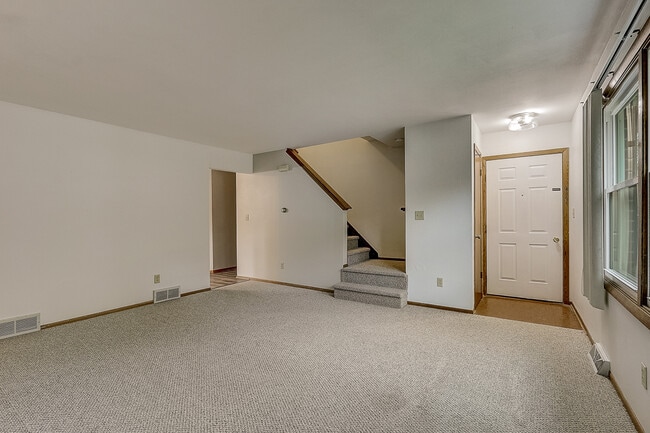 Living Room 6827 - 6825 S Juniper Dr