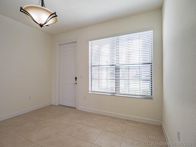Building Photo - 10032 W Villa Cir