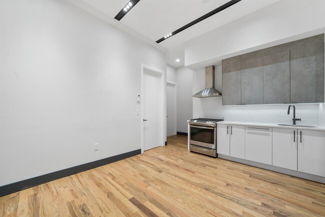 Building Photo - 604 Palisade Ave