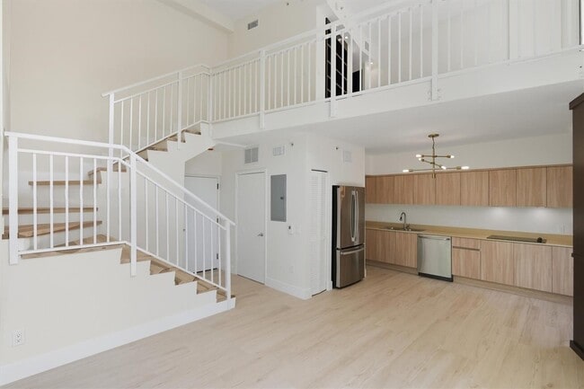 Building Photo - 1528 Brickell Ave
