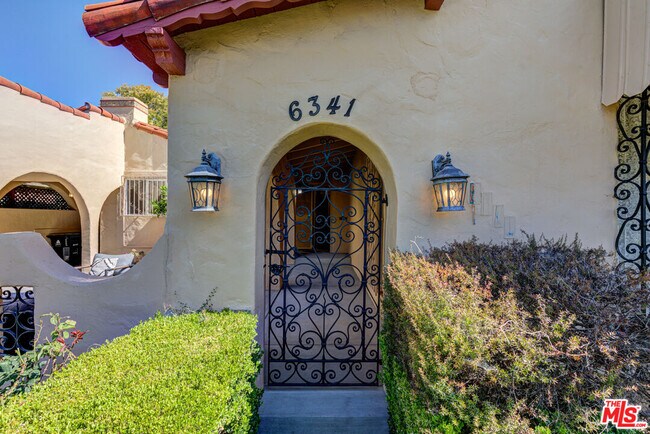 Foto del edificio - 6341 Lindenhurst Ave