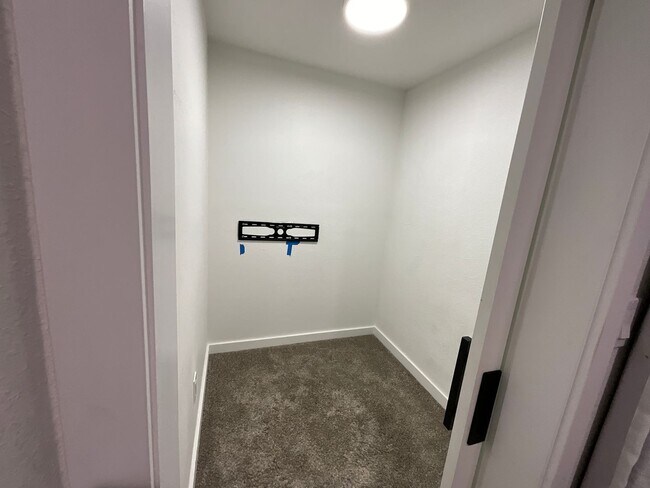 Building Photo - Beautiful 2 Bedroom Home in Seattle