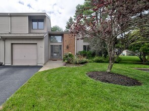 Building Photo - 26 White Swan Way