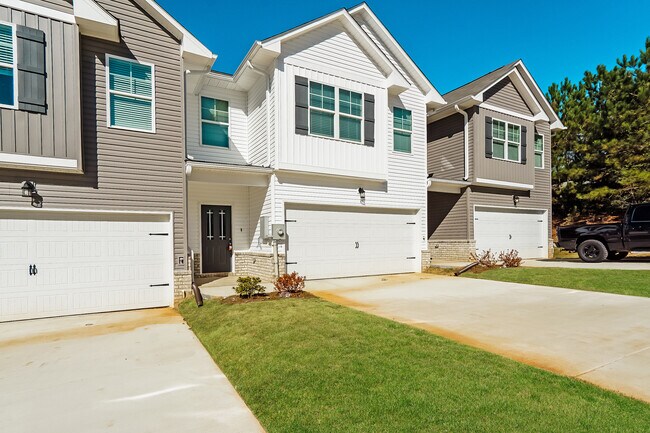 Building Photo - 108 The Heights Dr