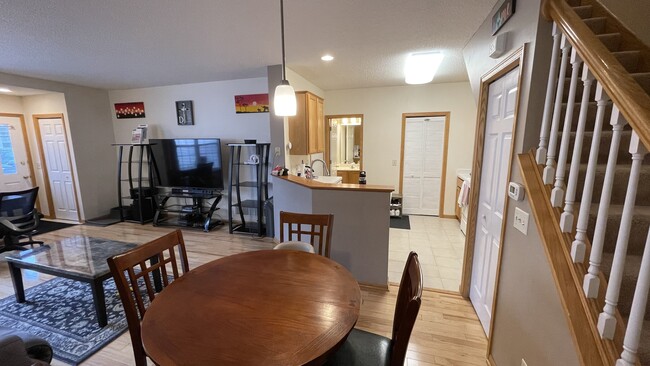 Building Photo - 2031 Chicory Way