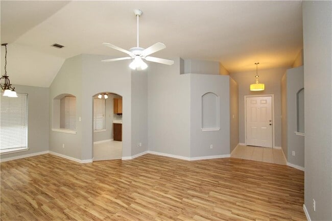 Foto del edificio - 613 Runners Ridge