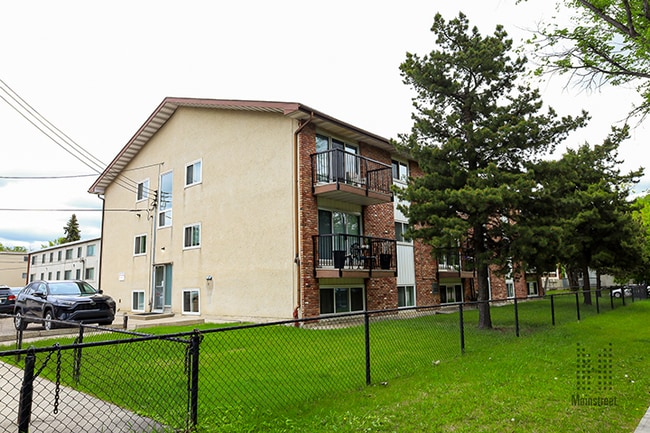 Building Photo - NAITside Court II