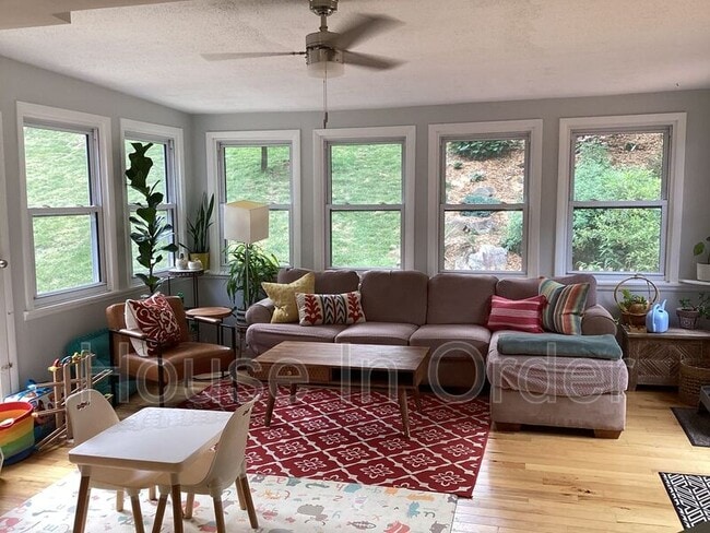 Foto del edificio - 23 Moore Ave