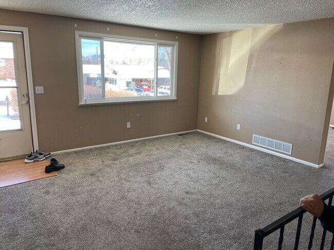 Living room - 936 S Reed St