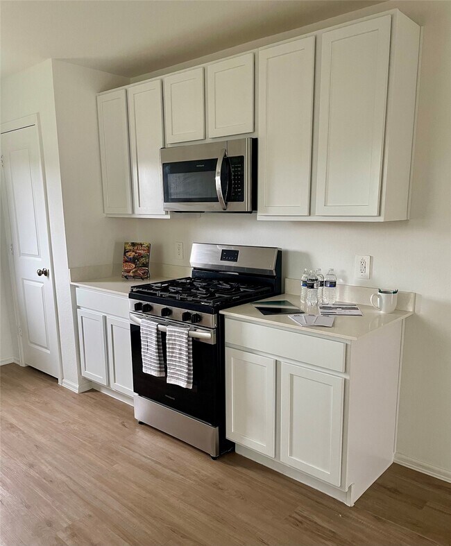 Foto del edificio - 221 Crystal Bay Ln