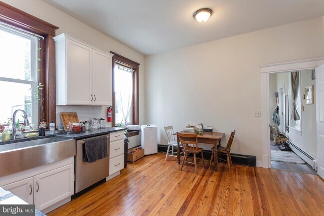 Foto del edificio - 423 E Philadelphia Ave