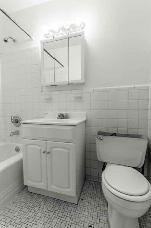 Foto del edificio - 219 E 76th St