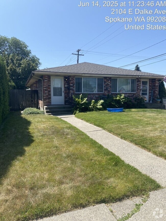 Building Photo - 2102 E Dalke Ave