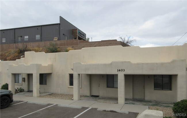 Foto del edificio - 1403 E Andy Devine Ave