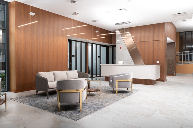 Building Photo - 18 High