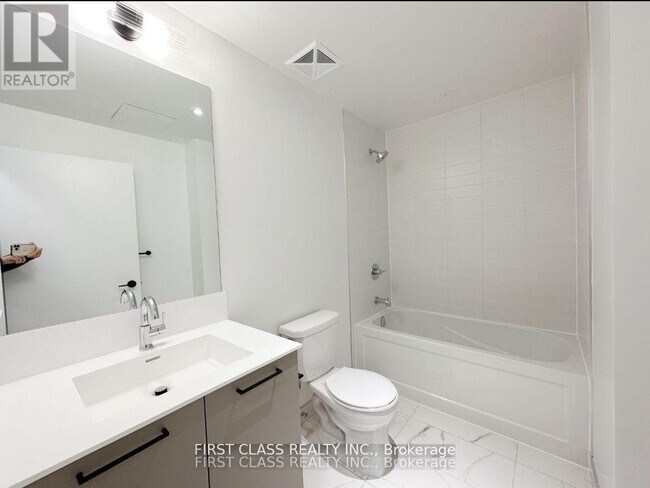 Building Photo - 20 Lagerfeld Dr