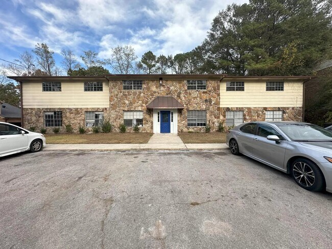 Parking - 3221 Westbrook Dr