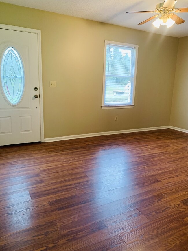Den - 404 Irwin St