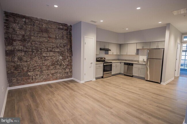 Building Photo - 218 W Main St