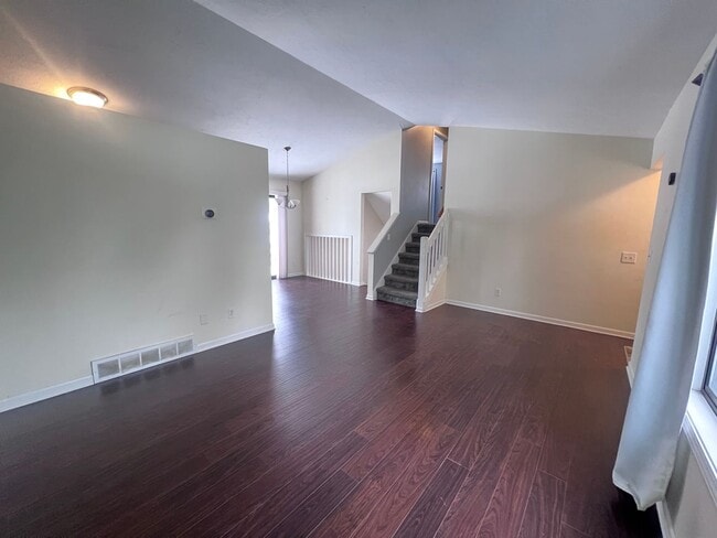 Foto del edificio - Single Family Home - Three Bedroom Tri-level!