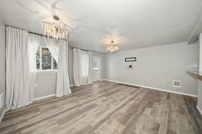 Building Photo - 22855 E Country Vista Dr