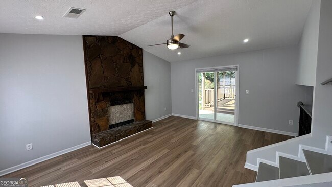 Building Photo - 6300 Creekford Dr