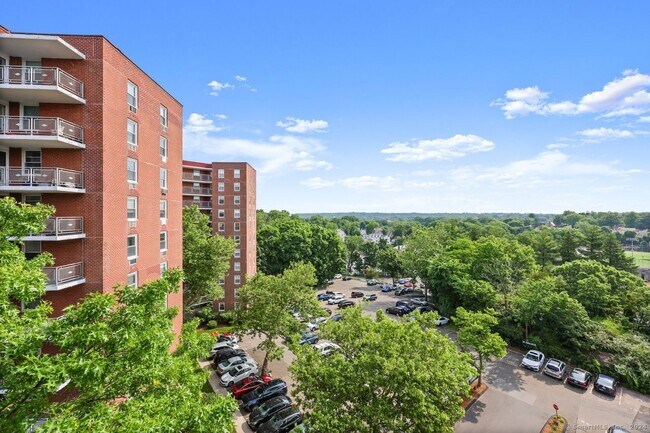Building Photo - 71 Strawberry Hill Ave