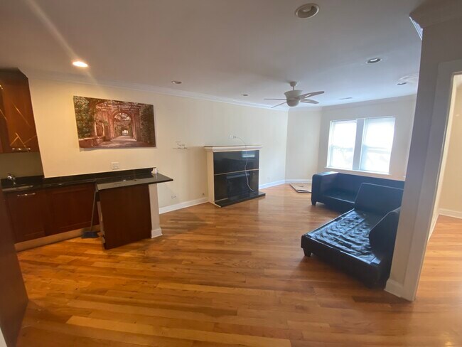 Foto del edificio - 2241 W Morse Ave