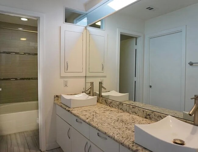 Foto del edificio - 5233 Blossom St