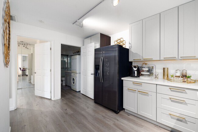 Foto del edificio - Beautifully Updated 2 Bedroom Condo with Optional Furniture!