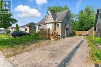 Building Photo - 290 Scholfield Ave S