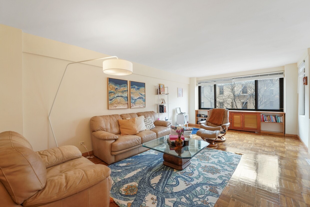 Foto principal - 420 E 64th St