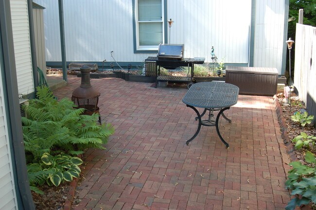 espacio de patio compartido - 724 W Washington St