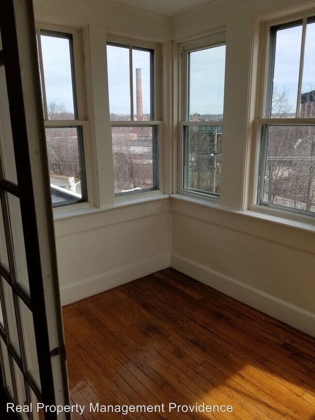 Foto del edificio - 228-230 W School St