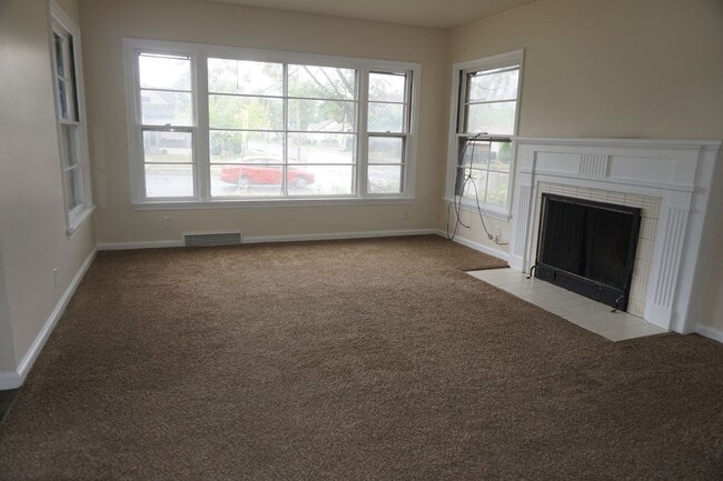 Building Photo - Upgraded 4 Bed 2 Bath Midvale Home