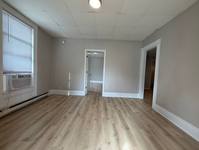 Foto del edificio - 1307 Forest Ave