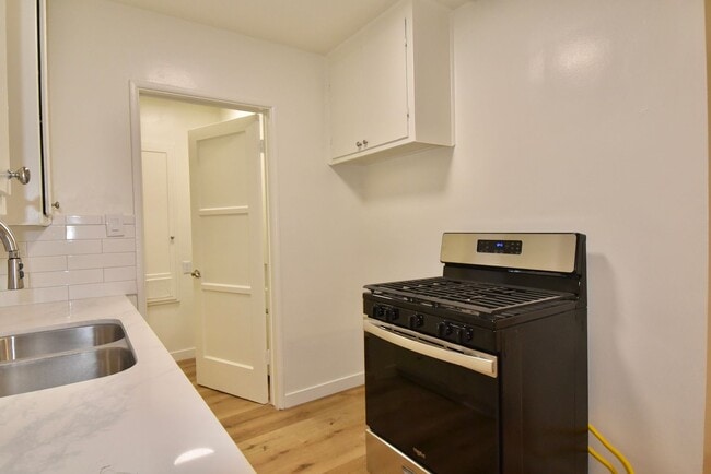 Building Photo - 4413 Tujunga Ave