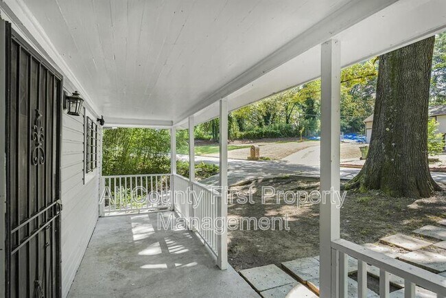 Foto del edificio - 2845 3rd Ave SW