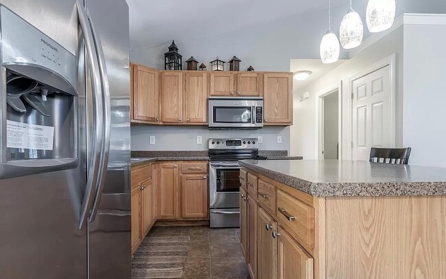 Foto del edificio - 14 Fieldcrest Dr
