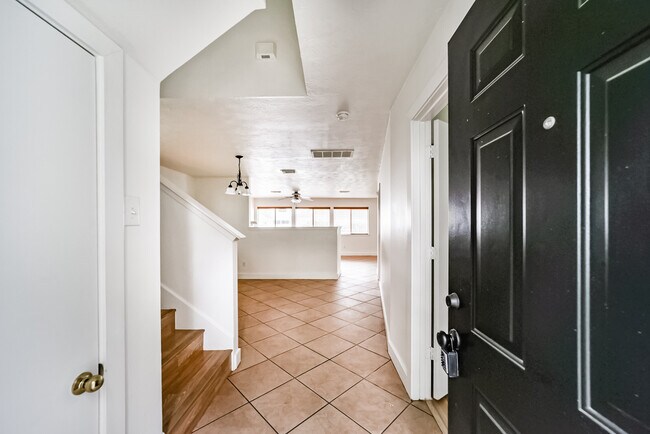 Building Photo - 1538 Kew Garden Dr