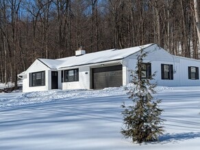 Building Photo - 619 W Kings Hwy