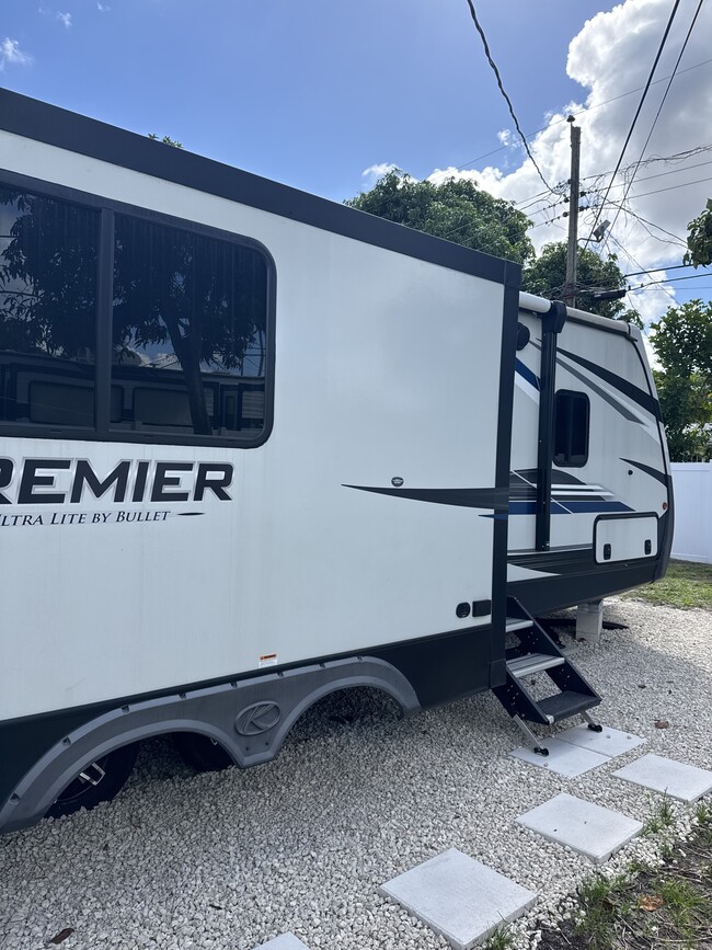 Building Photo - 6242 SW 24th St