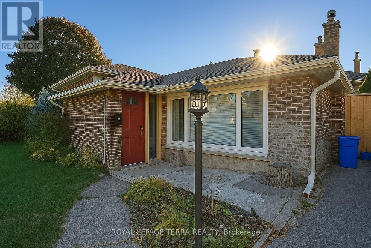 Primary Photo - 1380 Sarcee St