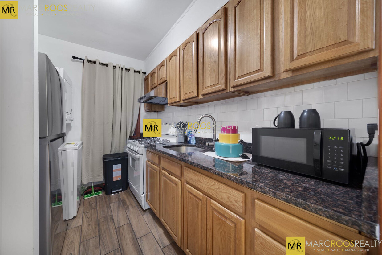 Foto principal - 871 Harrison Ave