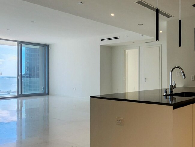 Building Photo - 300 Biscayne Boulevard Way